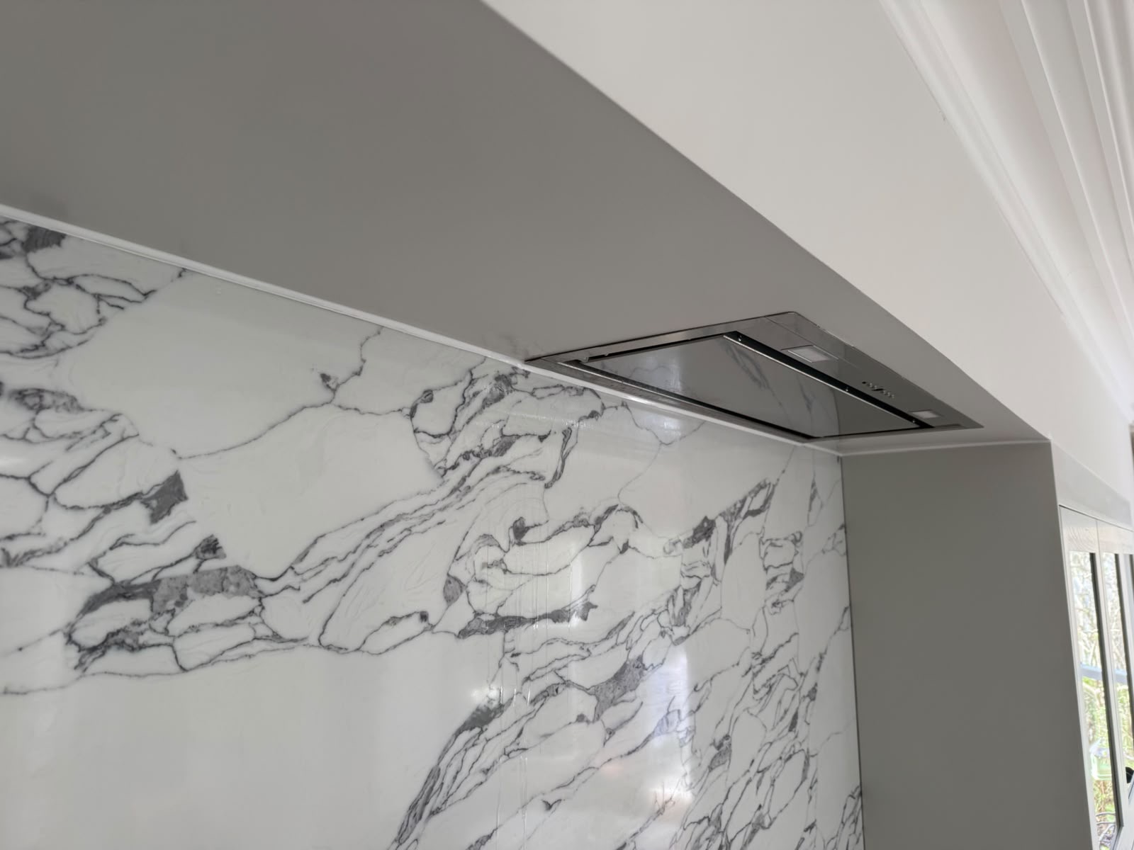 Kitchen cabinet and marble splashback junction sealed by Blackline Mastic